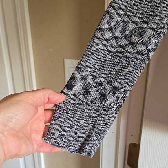 Apt 9 Gray V-Neck Patterned Women's Large V-neck Sweater - Picture 3 of 5